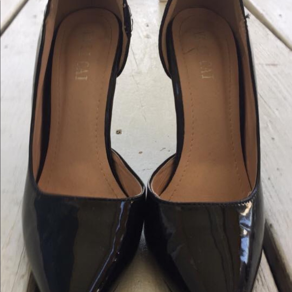 Black Pumps